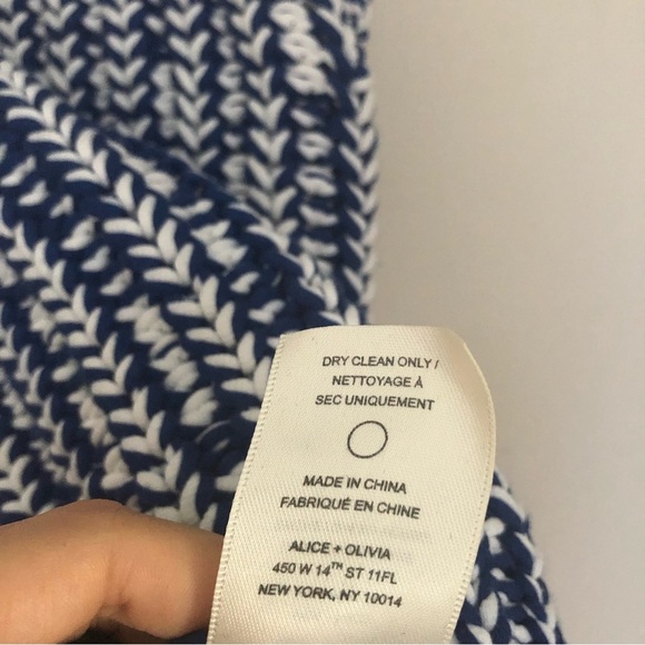 ALICE + OLIVIA Tomi Two-Tone Chunky Knit Top Size medium - Picture 9 of 11